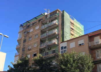 REHABILITACIÓN DE FACHADA MEDIANERA, CANTOS DE FORJADO Y ADICIÓN DE ASILAMIENTO EN CUBIERTA 1 REHABILITACIÓN DE FACHADA MEDIANERA, CANTOS DE FORJADO Y ADICIÓN DE ASILAMIENTO EN CUBIERTA 1