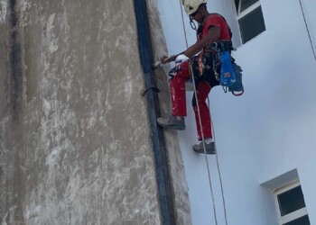 TRABAJOS VERTICALES EN PATIOS Y MEDIANERÍAS 7 TRABAJOS VERTICALES EN PATIOS Y MEDIANERÍAS 7